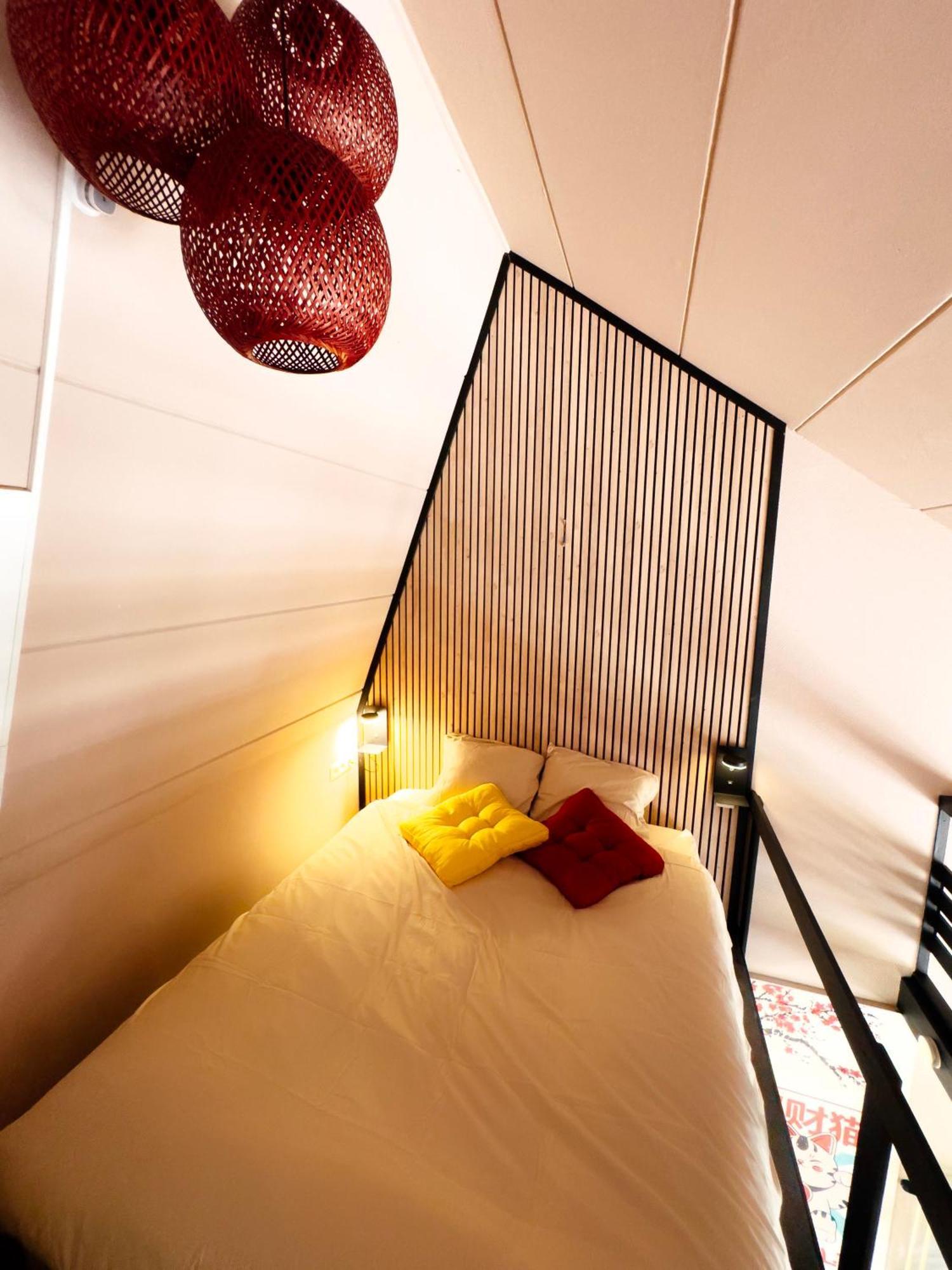 Capsule Lotus-Balneo-Sauna-Billard-Nintendo Hastiere-par-dela Zewnętrze zdjęcie